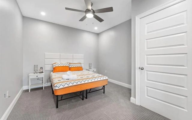 photo 4 of Posh Uptown Apartment Tremendous Views