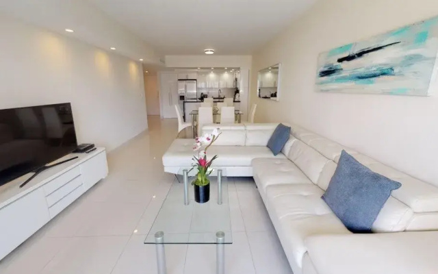 photo 2 of Premium 1 Bedroom +den Ocean View Or925