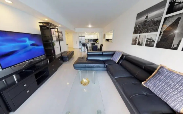 photo 2 of Premium 2 Bedroom + Den Apartment Or201