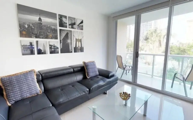 photo 4 of Premium 2 Bedroom + Den Apartment Or201