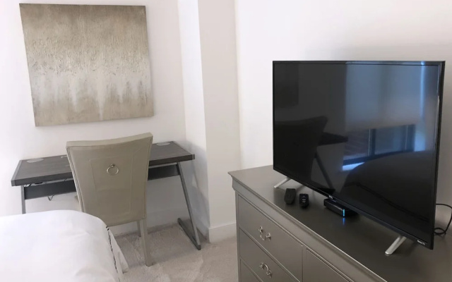 photo 3 of Premium Apartment, One Bedroom in Back Bay, Boston