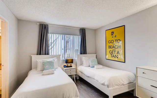 photo 2 of Private Entrance - 2BR Next To Ritz Carlton - Walk Down to Ocean! (MB1)