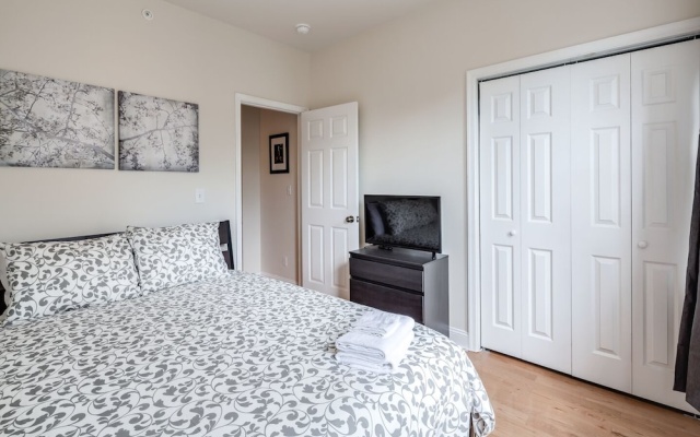 photo 2 of Private Rooftop With Views+modern 2BD & 1 Bath