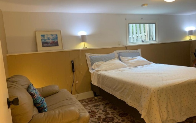 photo 3 of Private Suite 3 Bedrooms&Living near U-District