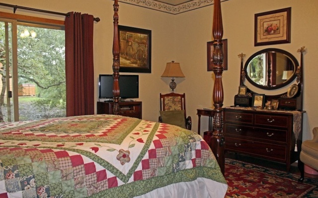 photo 4 of Prow'd House Bed & Breakfast