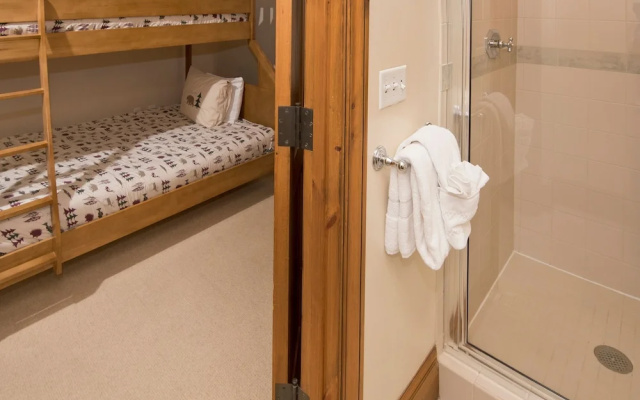 photo 5 of Quaint 1br 2a Access To Osprey Rockresort Amenities 1 Bedroom Condo by RedAwning