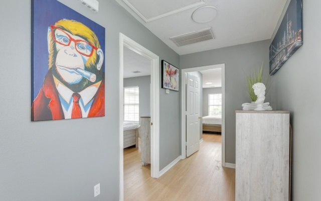 photo 2 of Quaint Houston Townhome ~ 5 Mi to NRG Stadium!