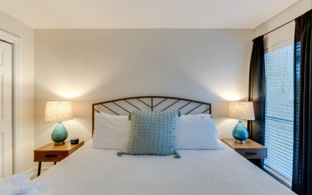 photo 2 of Quaint Sarasota Condo: 4 Mi to Siesta Key Beach!