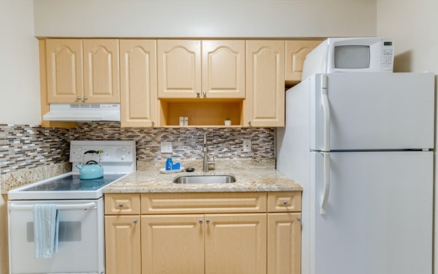 photo 4 of Quaint Sarasota Condo: 4 Mi to Siesta Key Beach!