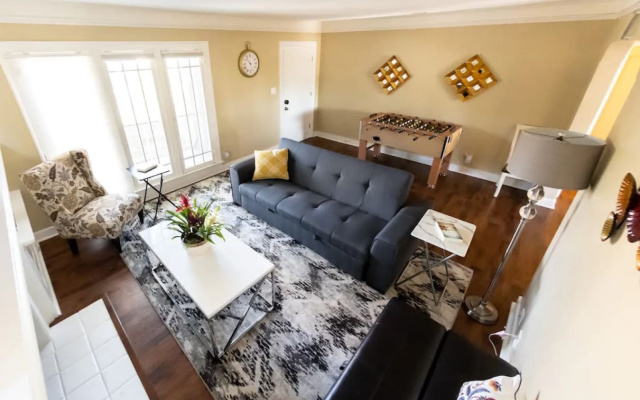 photo 2 of QUAINT UPDATED 2-BEDROOM HOUSE IN GLENDALE (p2)