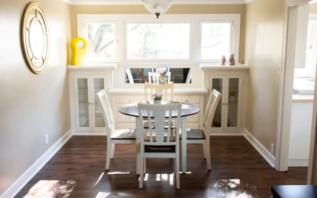 photo 5 of QUAINT UPDATED 2-BEDROOM HOUSE IN GLENDALE (p2)