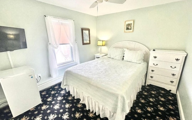 photo 4 of Quaker Inn