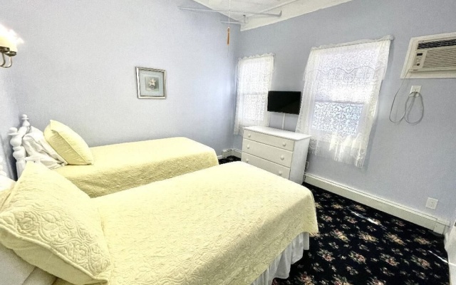 photo 5 of Quaker Inn