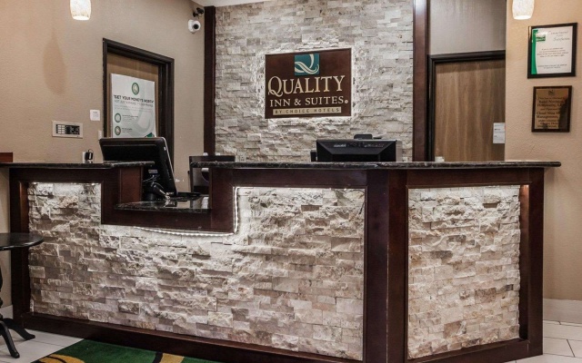 photo 2 of Quality Inn & Suites Des Moines Airport