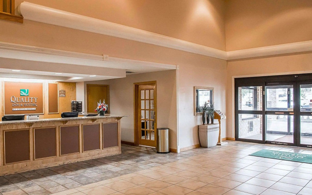 photo 2 of Quality inn & Suites Cincinnati I-275
