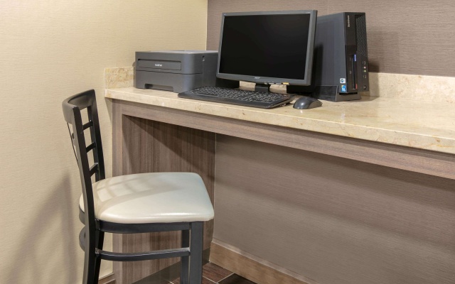 photo 3 of Days Inn & Suites by Wyndham Arlington Near Six Flags