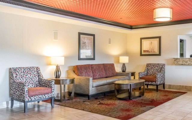 photo 3 of Quality Inn & Suites University/Airport