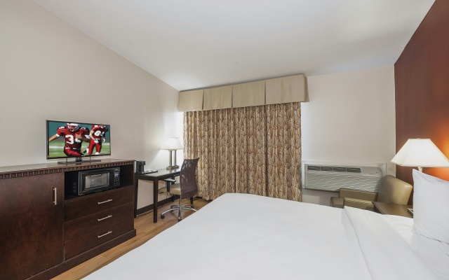 photo 2 of Red Roof Inn & Suites Mt Holly - McGuire AFB