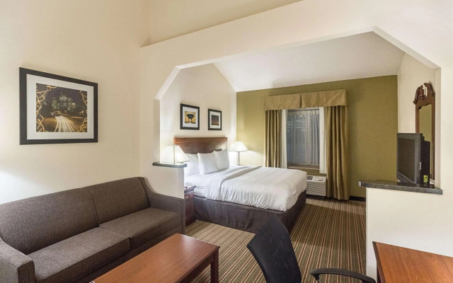 photo 3 of Quality Inn & Suites West Chase