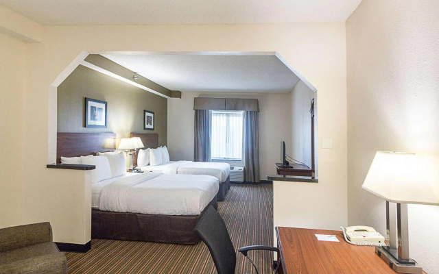 photo 4 of Quality Inn & Suites West Chase