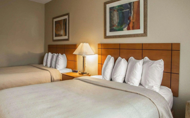 photo 3 of Quality Inn Forsyth - Decatur