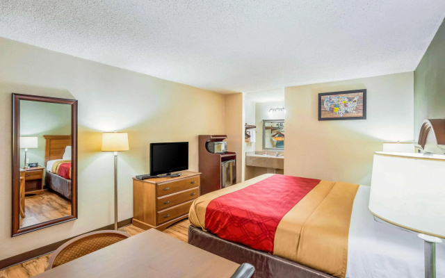 photo 5 of Econo Lodge Huntington - Barboursville University Area
