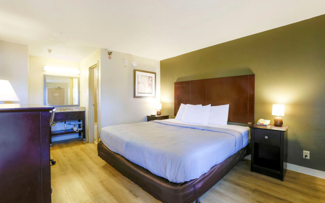 photo 3 of Copley Inn & Suites By OYO Akron OH