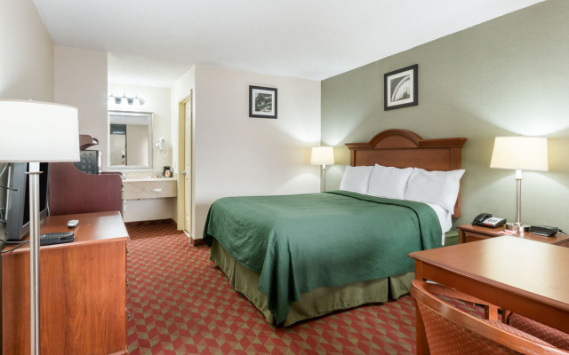 photo 3 of Econo Lodge Huntington - Barboursville University Area