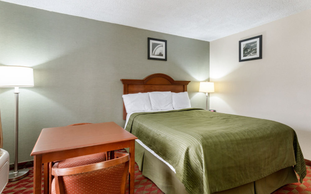 photo 5 of Econo Lodge Huntington - Barboursville University Area