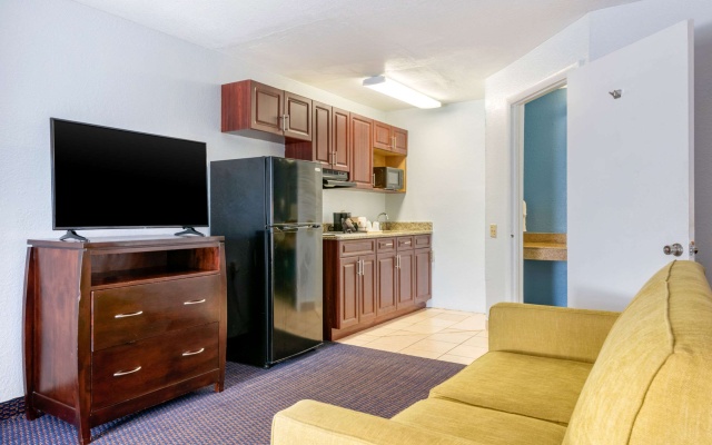 photo 5 of Quality Inn Sarasota North Near Lido Key Beach