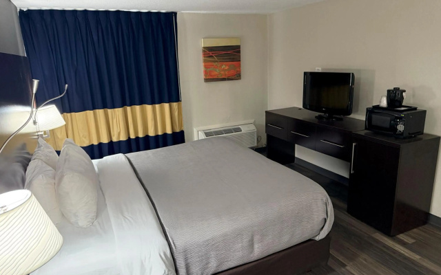 photo 4 of Quality Inn and Suites Livonia