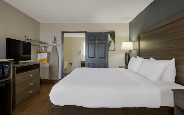 photo 3 of Quality Inn Asheville Airport