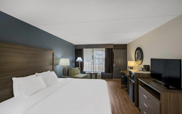 photo 4 of Quality Inn Asheville Airport