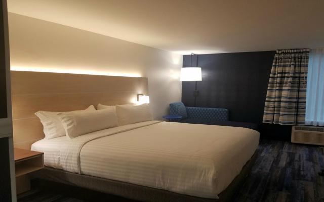 photo 5 of Holiday Inn Express Williamsbrg Busch Gardens Area by IHG