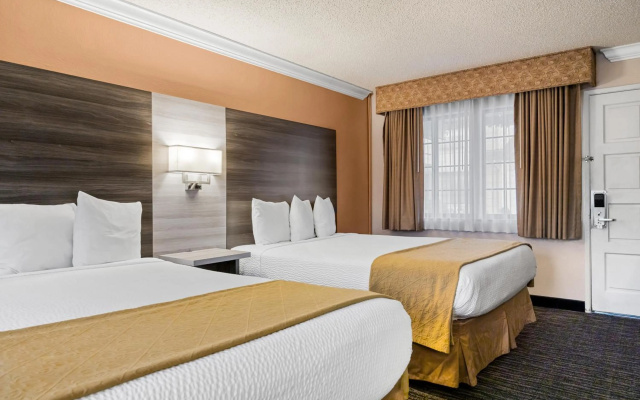 photo 4 of Arbor Inn Monterey
