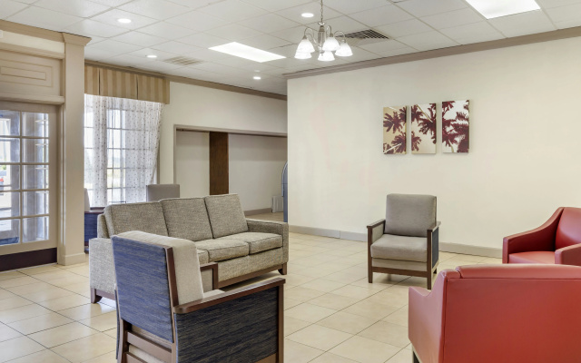 photo 2 of Red Roof Inn Dunn
