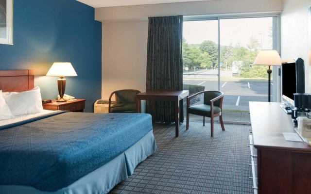 photo 2 of Quality Inn Greenfield