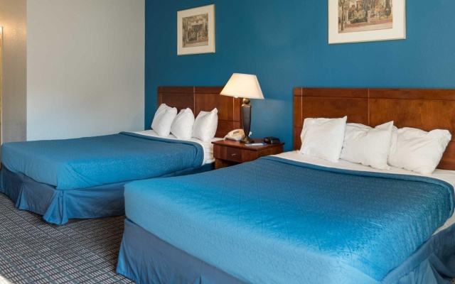photo 3 of Quality Inn Greenfield