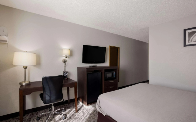 photo 3 of Quality Inn Hall of Fame