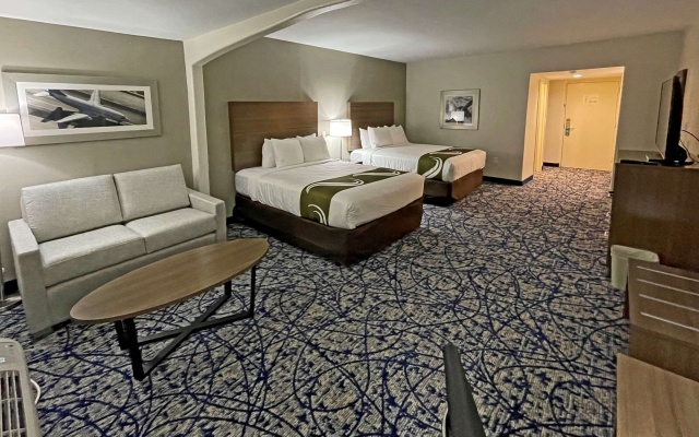 photo 4 of Quality Suites Houston Hobby Airport