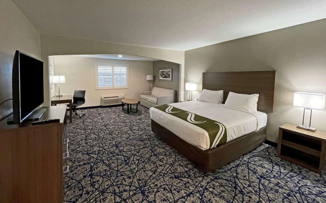 photo 5 of Quality Suites Houston Hobby Airport