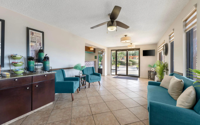 photo 2 of Quality Inn & Suites Live Oak I-10 Exit 283
