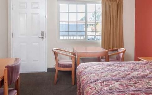 photo 2 of Quality Inn Maingate