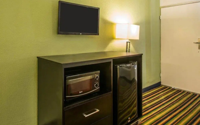 photo 3 of Quality Inn Davenport - Maingate South