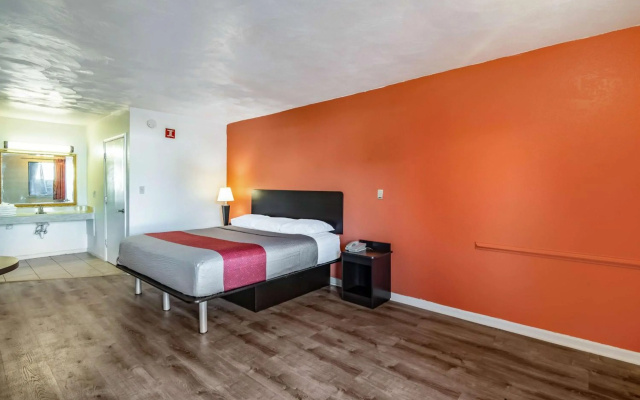 photo 5 of Motel 6 Portsmouth, VA