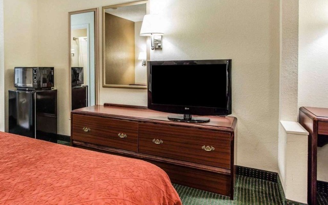 photo 3 of Quality Inn & Suites Stockbridge