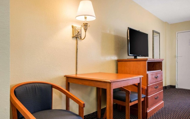 photo 3 of QUALITY INN & SUITES SARASOTA
