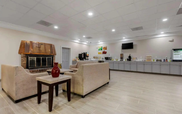 photo 2 of Quality Inn & Suites New Hartford - Utica