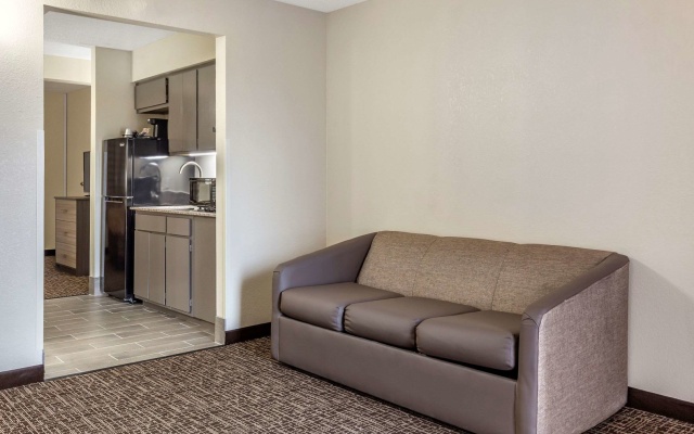 photo 3 of Quality Inn & Suites Spring Lake - Fayetteville Near Fort Liberty