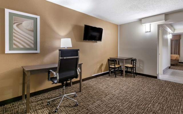 photo 5 of Quality Inn & Suites Spring Lake - Fayetteville Near Fort Liberty